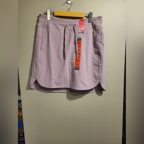 NEW- Kirkland Signature Pink Skort, Size Medium ( 30) - Picture 2 of 6